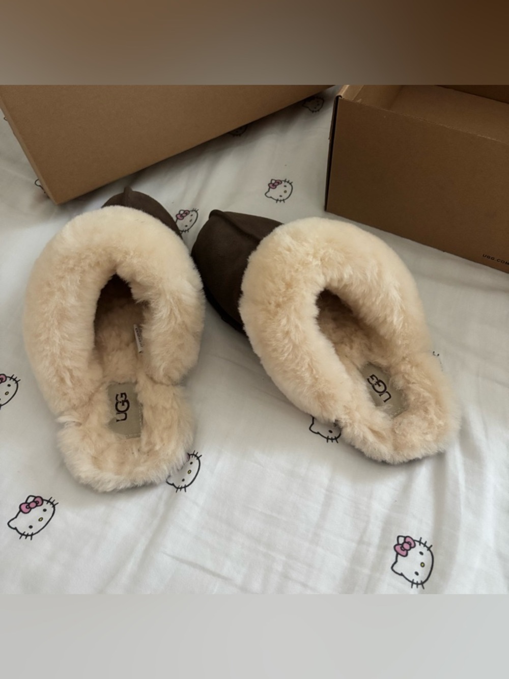 UGG espresso and cream slippers - barely worn - Picture 3 of 6